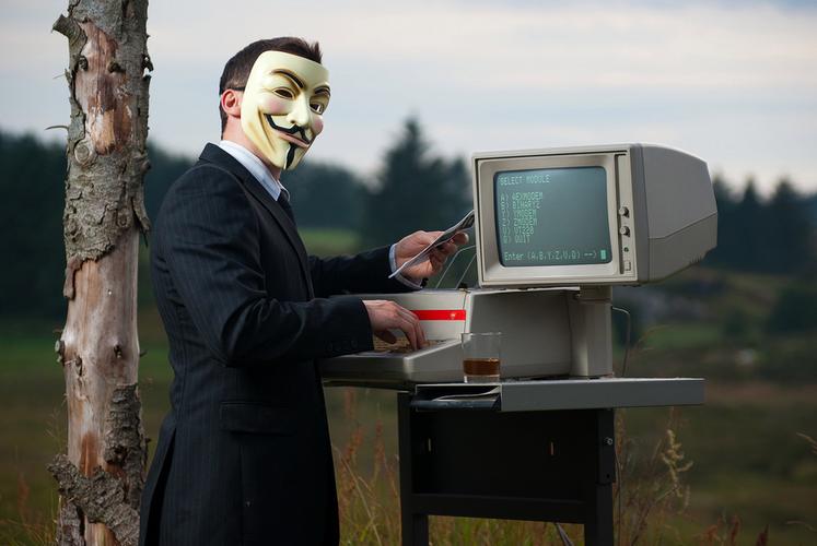 哪个才是真的你:社交网络实名?匿名?